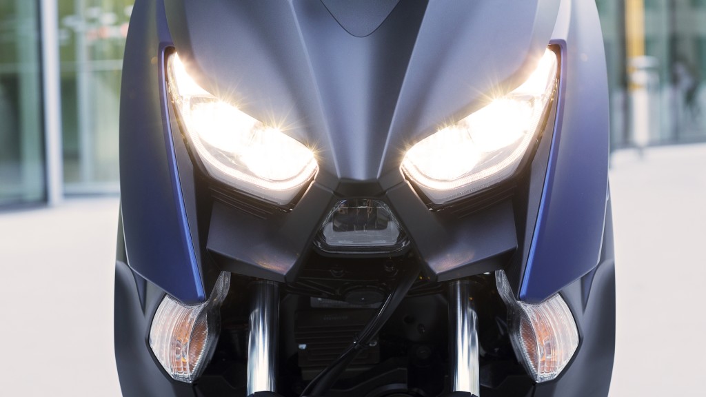 2018-Yamaha-X-MAX-400-EU-Phantom-Blue-Detail-005