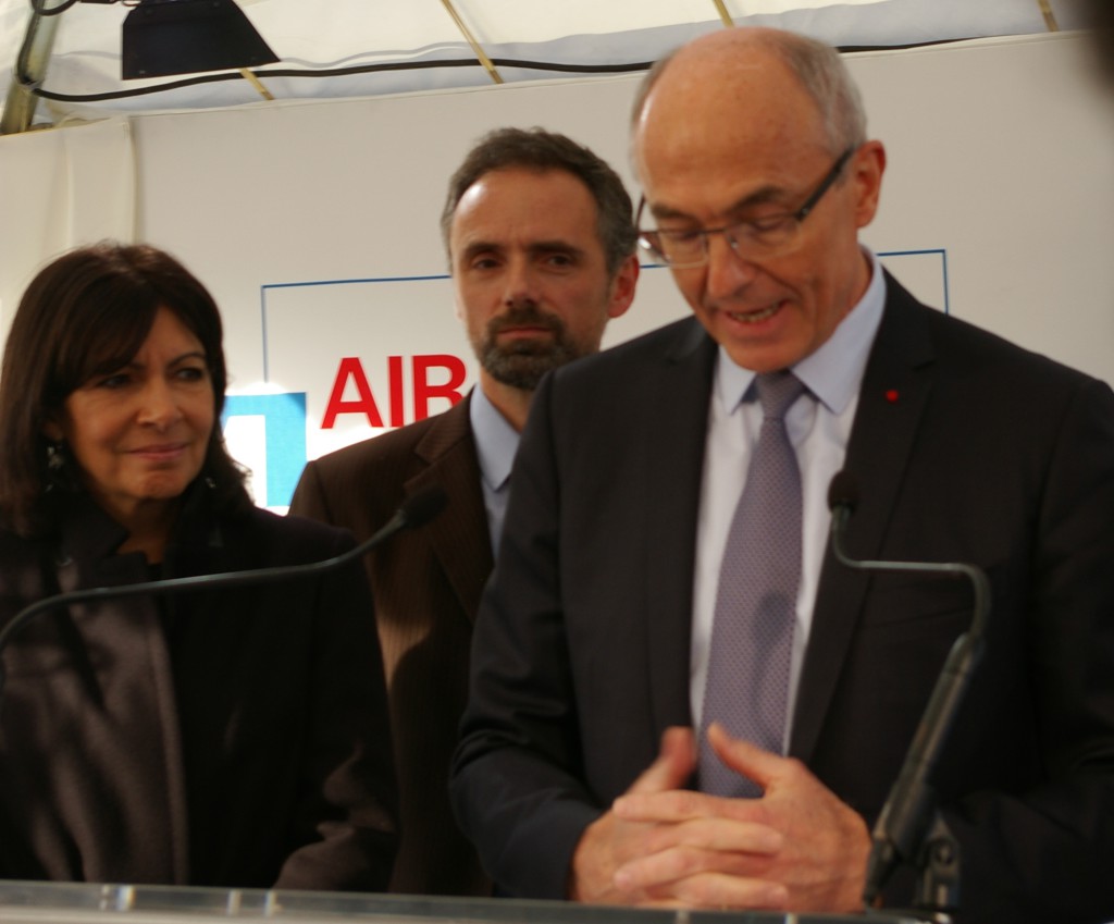 Benoit Potier le PDG d'Air Liquide, et derrière lui Mathieu Gardies le parton de STEP à côté de la maire de Paris