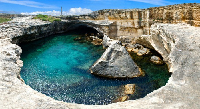 Cave-of-poetry-Roca-Vecchia-piscine-filtration-naturelle